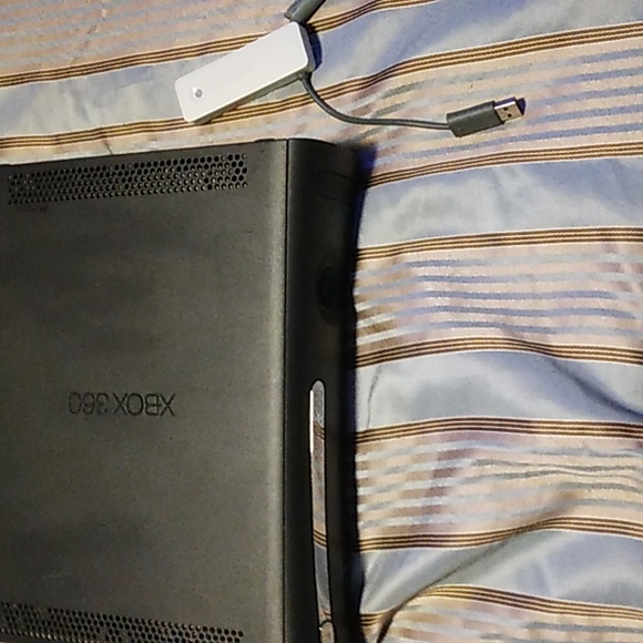 X Box 360 - Picture 3 of 6